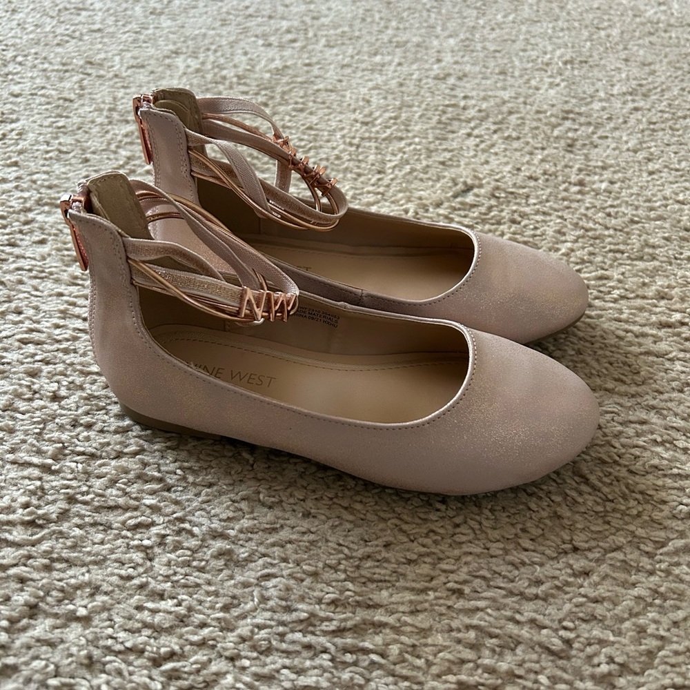 Girls dress shoes.